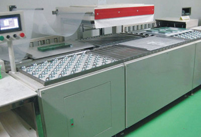 BC-7090 全自动真空贴体包装机（瞬间加热型）Automatic Vacuum Skin Packing Machine(Instant Heating Type)
